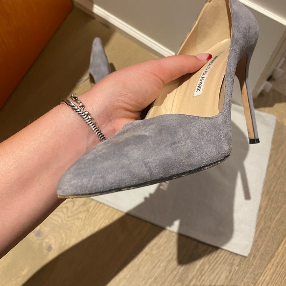 Manolo Blahnik Gray Suede Pumps - Picture 14 of 15